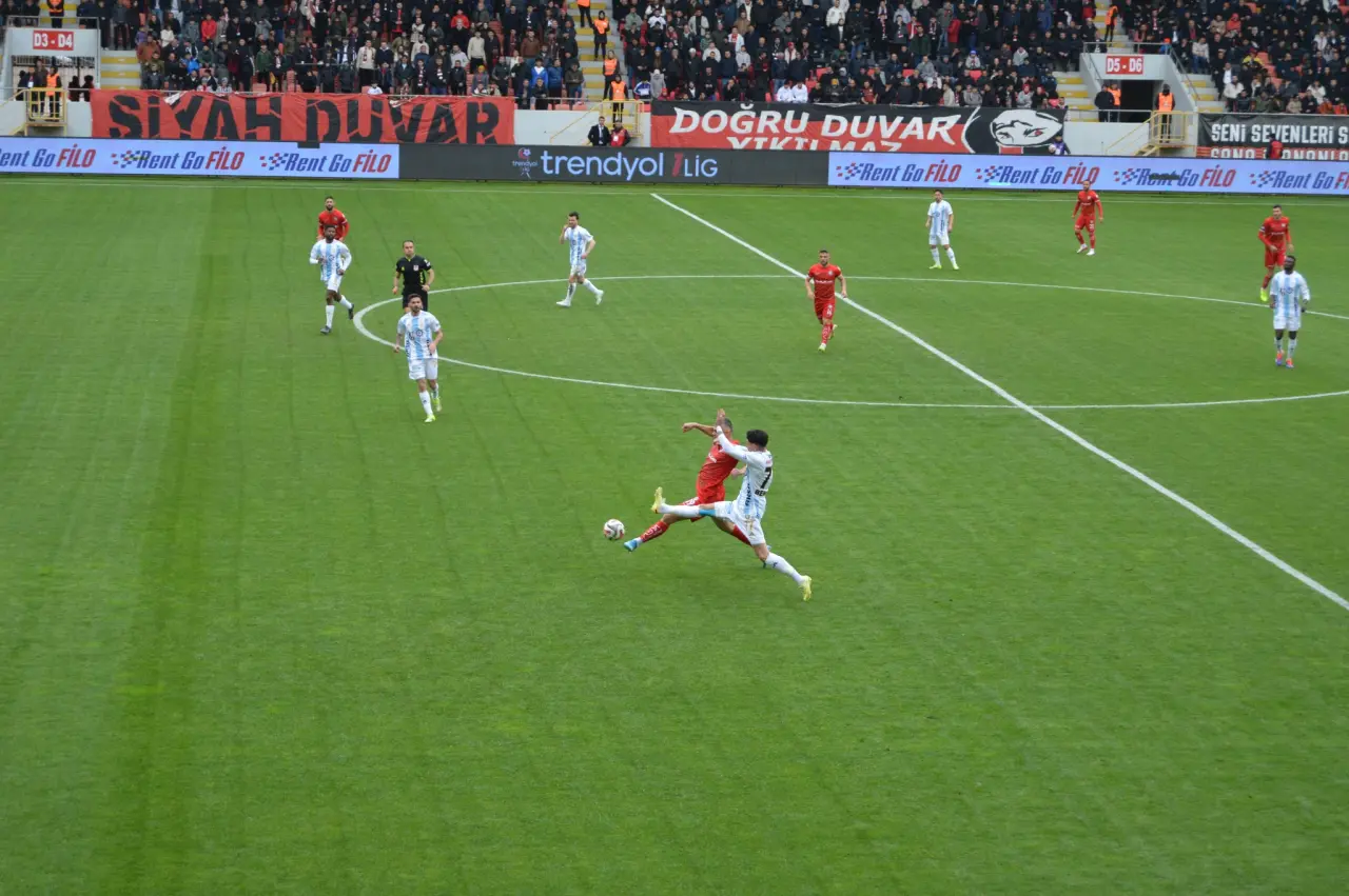 ARCA ÇORUM FK’NIN UMUDU PLAY-OFF’LARDA 5