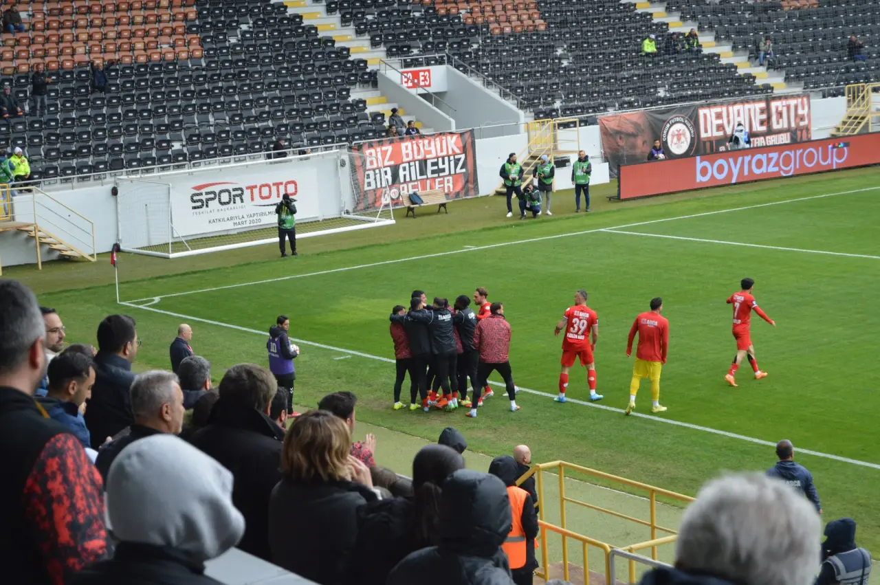 ARCA ÇORUM FK’NIN UMUDU PLAY-OFF’LARDA 2