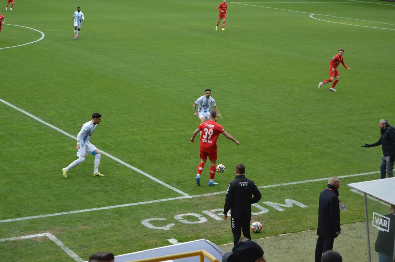 ARCA ÇORUM FK’NIN UMUDU PLAY-OFF’LARDA 3