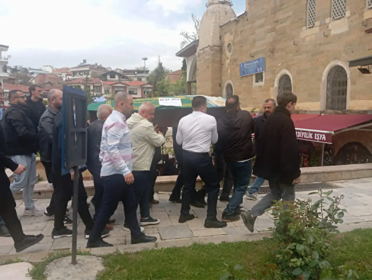 Ayşe Şen Dualarla Son Yolculuğuna Uğurlandı 3