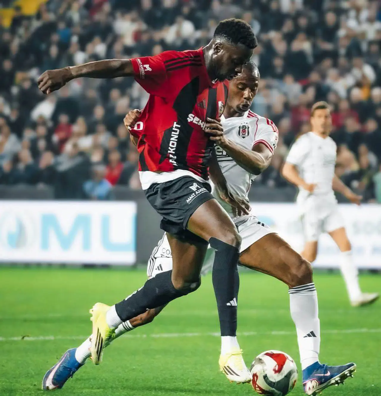 Beşiktaş ilk yarıda işi bitirdi 2