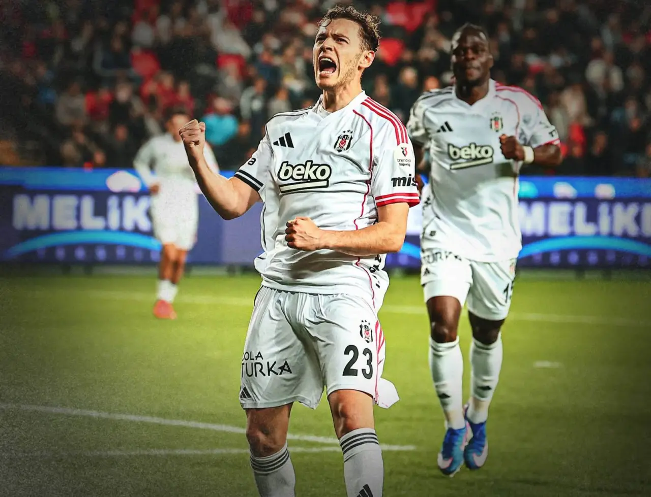 Beşiktaş ilk yarıda işi bitirdi 1