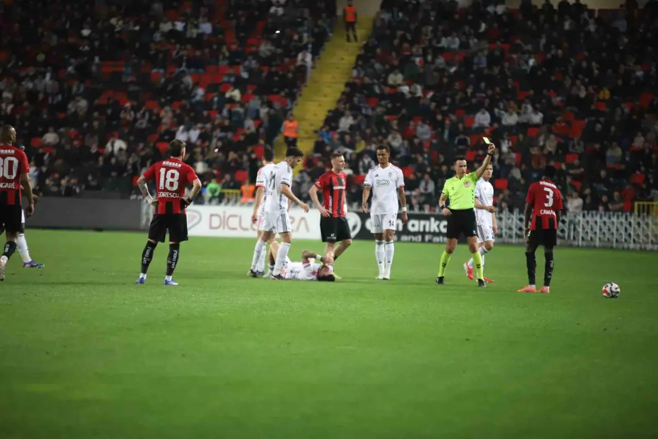 Beşiktaş ilk yarıda işi bitirdi 4