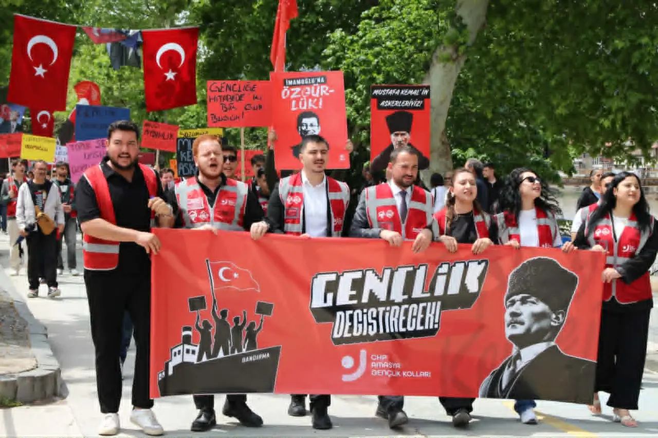 CHP Gençliği Sloganlar Eşliğinde Yürüdü 2