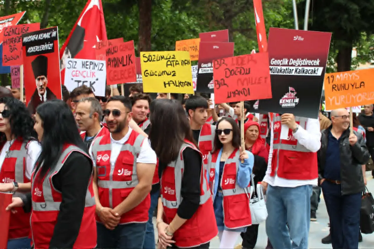CHP Gençliği Sloganlar Eşliğinde Yürüdü 4