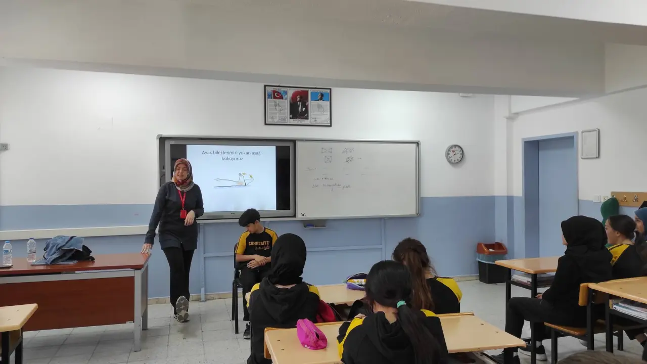 Cumhuriyet Ortaokulu Öğrencilerine Sağlıklı Yaşam Eğitimi 3