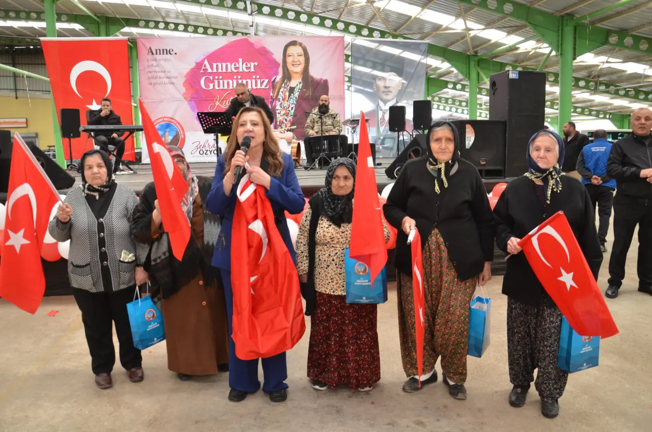 Gümüşhacıköy’de Anneler Günü Coşkusu 10