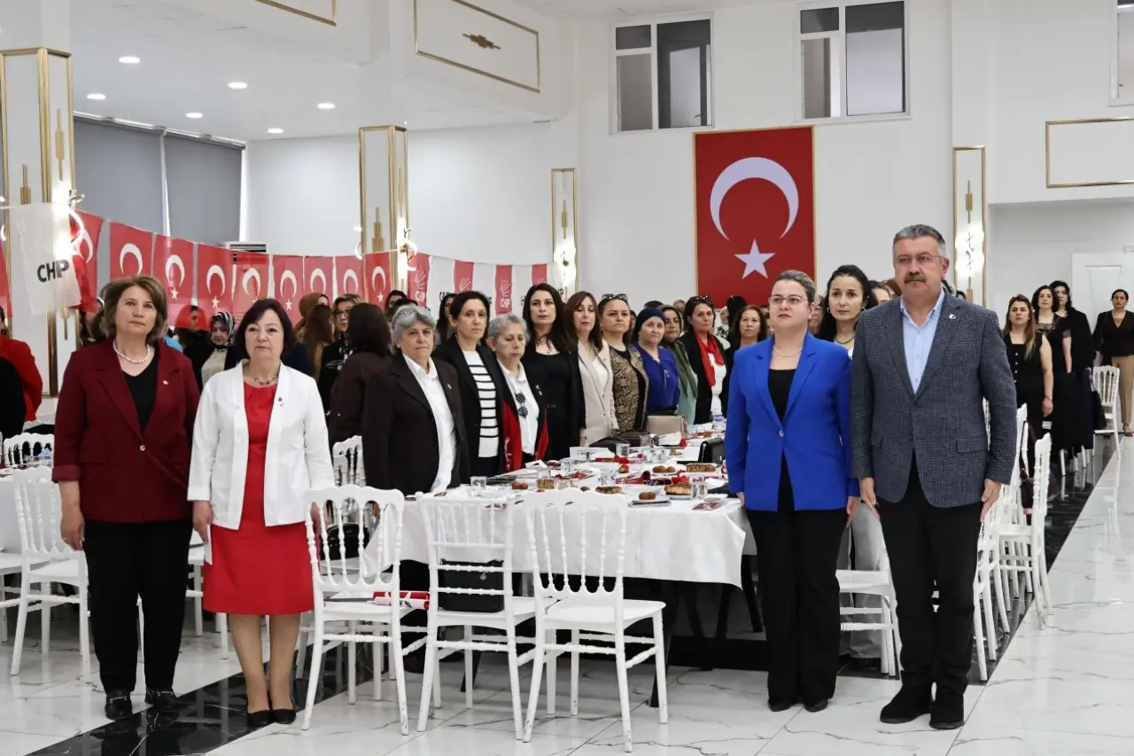 Köroğlu: “Kadın Olmak da Anne Olmak da Zor Zanaat” 7