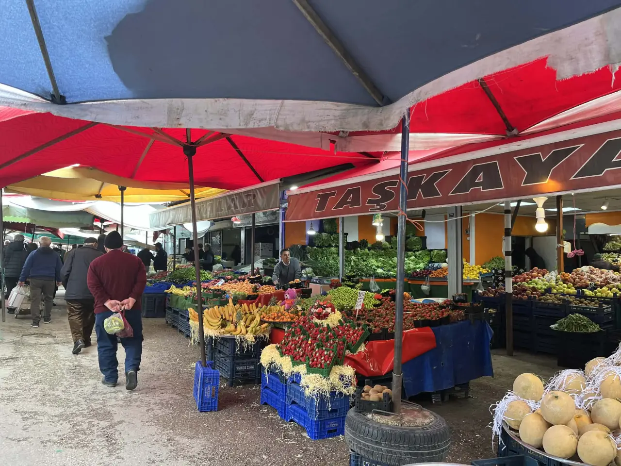 Merzifon Pazarı’nda Tezgahlar Renklendi 1