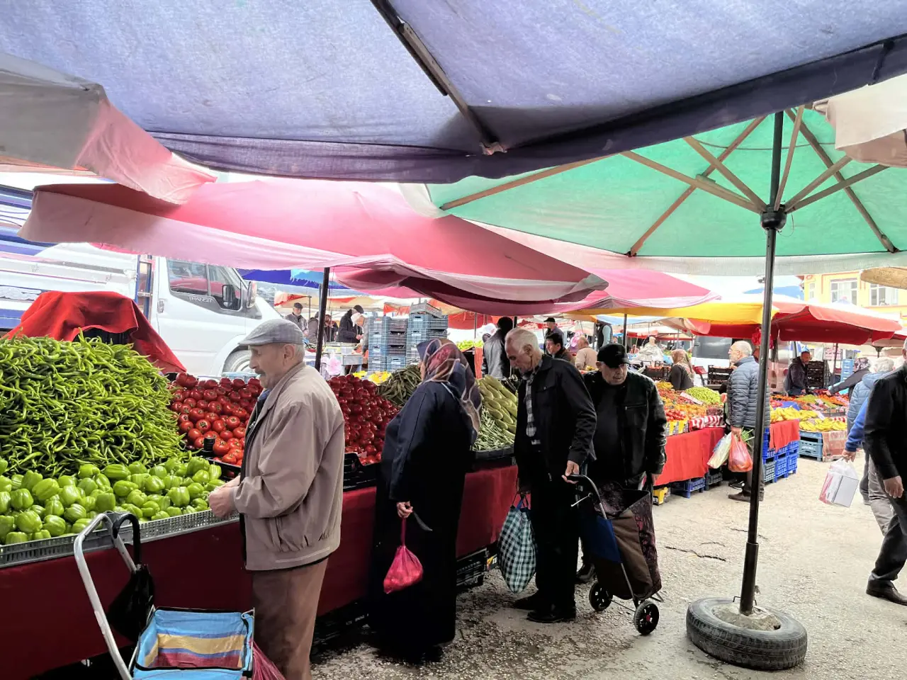 Merzifon Pazarı’nda Tezgahlar Renklendi 2