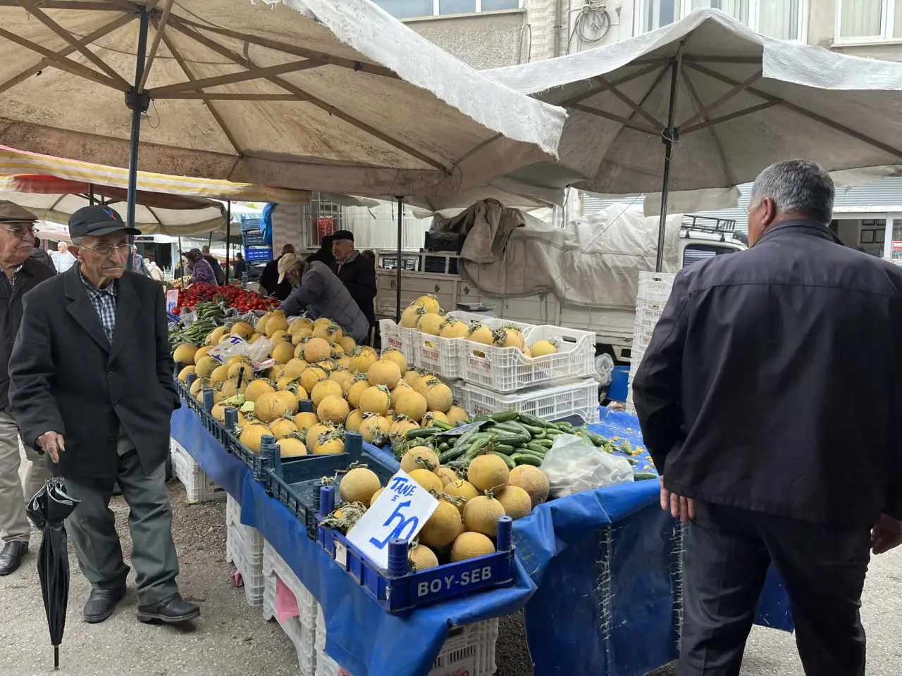 Merzifon Pazarı’nda Tezgahlar Renklendi 3