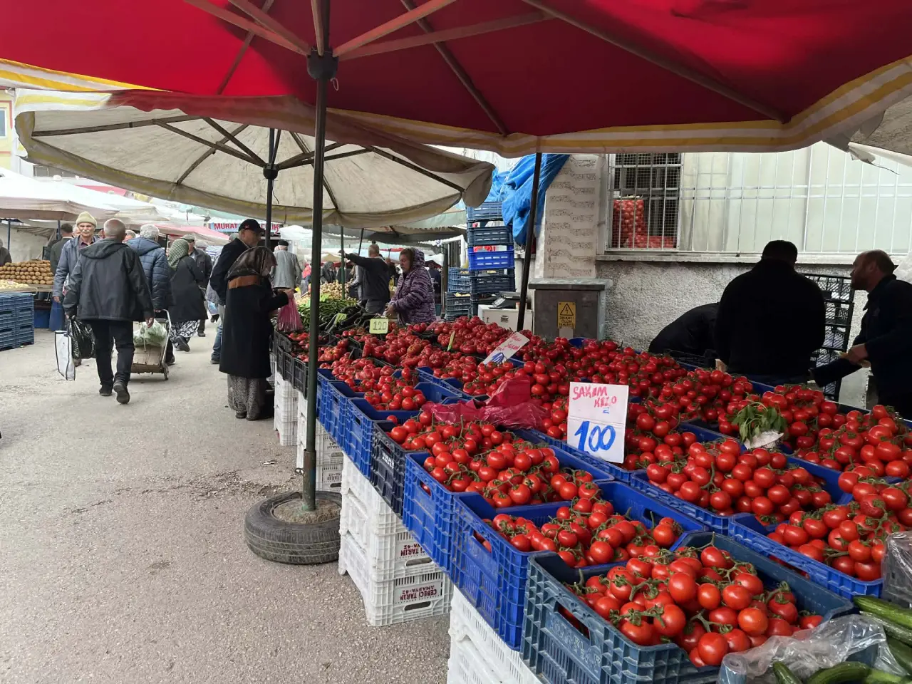 Merzifon Pazarı’nda Tezgahlar Renklendi 4