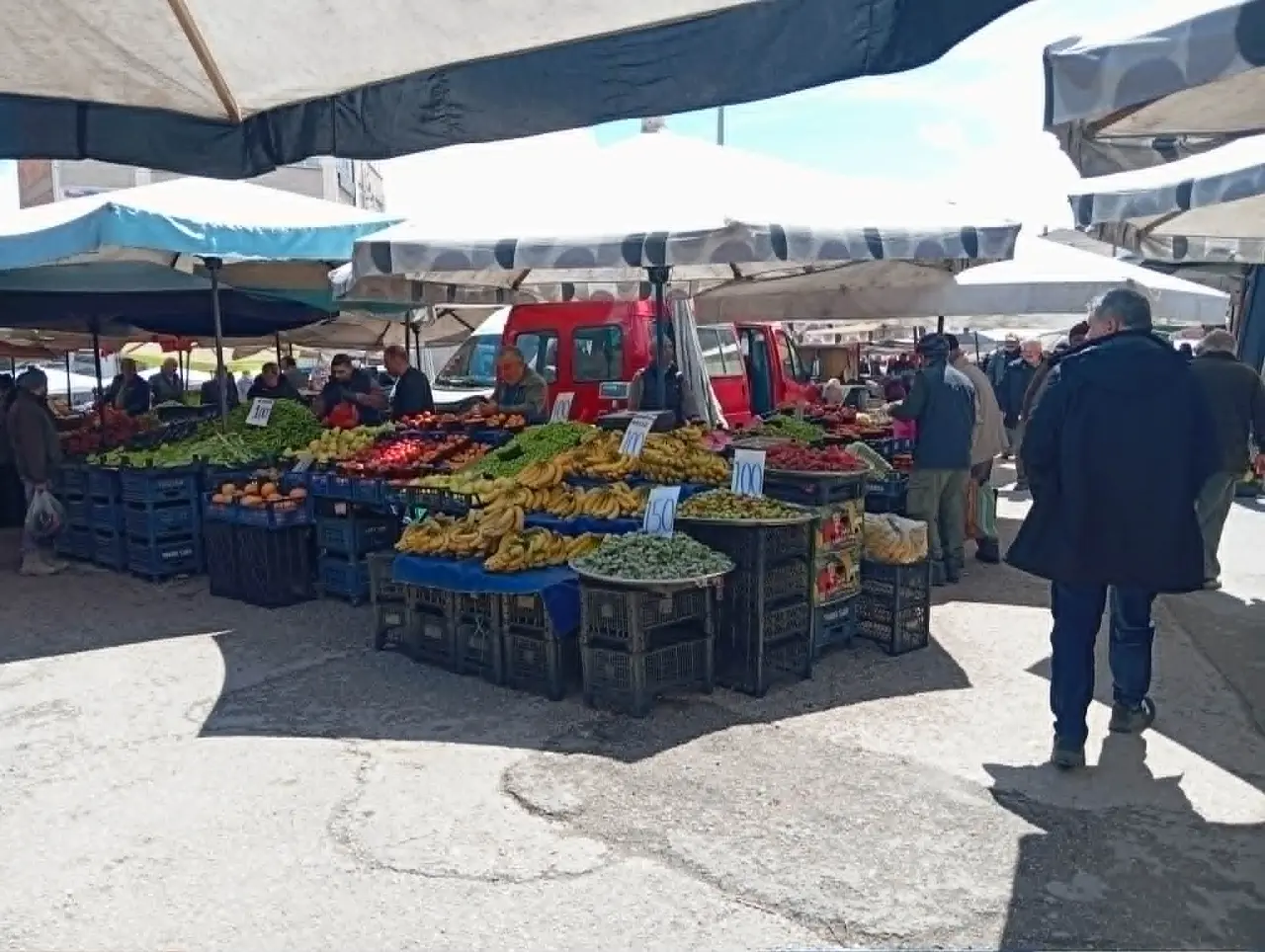Merzifon Pazarında Yağmur Engeli: Fiyatlar Sabit Kaldı! 4