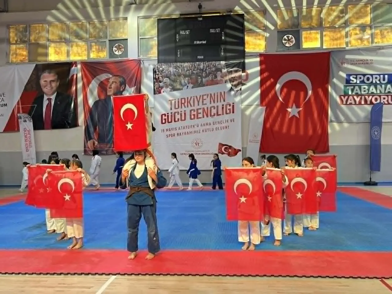 Merzifon’da 19 Mayıs Coşkusu Spor ve Gösterilerle Kutlandı 3