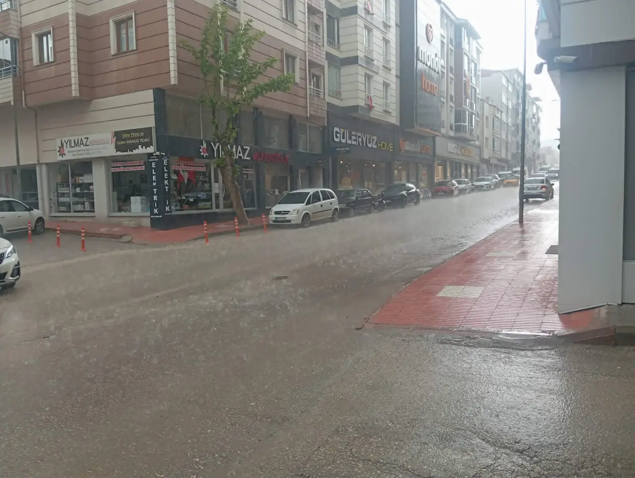 Merzifon’da Aniden Bastıran Yağış Tedirginlik Yarattı 1