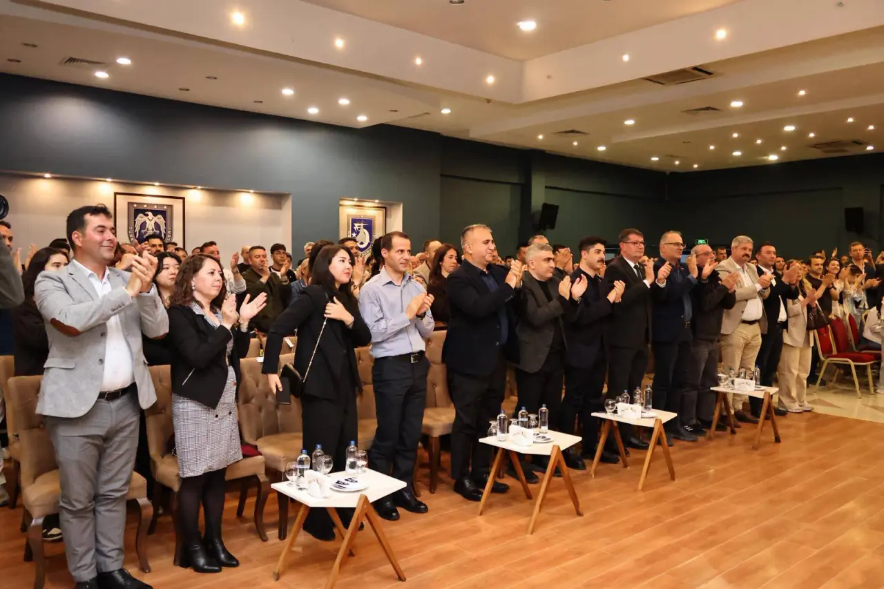 Merzifon’da Bayraklar Ve Marşlarla Kutlama 2