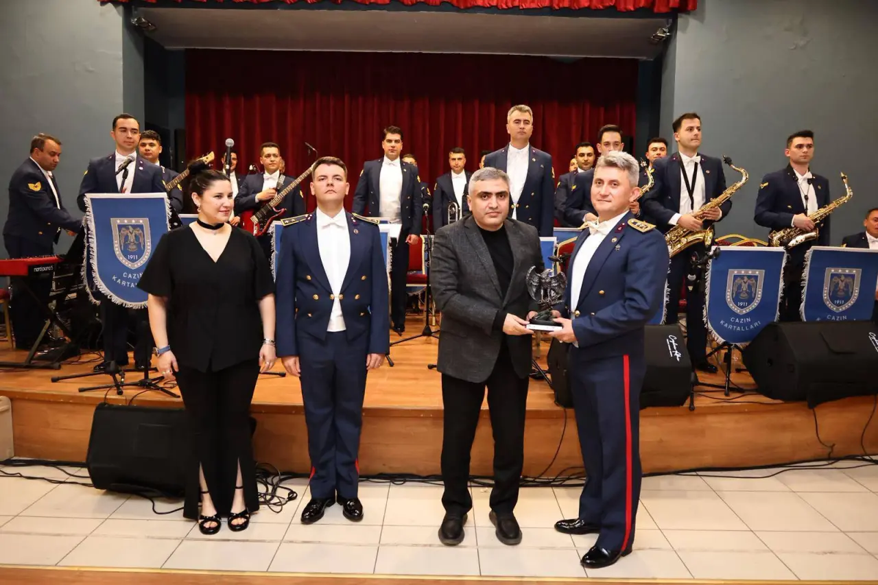 Merzifon’da Bayraklar Ve Marşlarla Kutlama 3