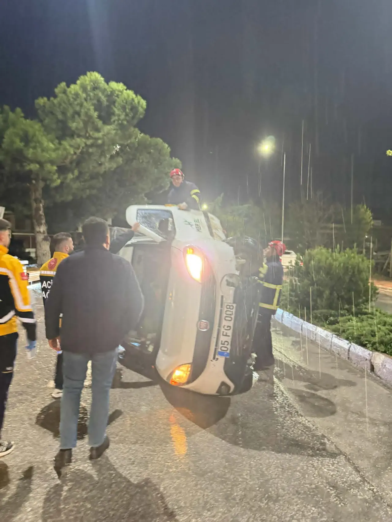 Merzifon'da Gece Kazası: Araç Takla Attı, 1 Kişi Yaralandı 1