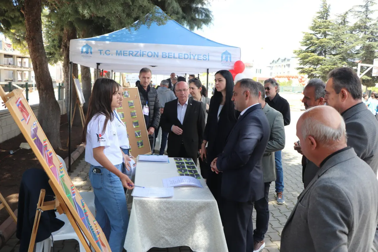 Merzifon’da Genç Beyinlerden Bilim Şovu 4