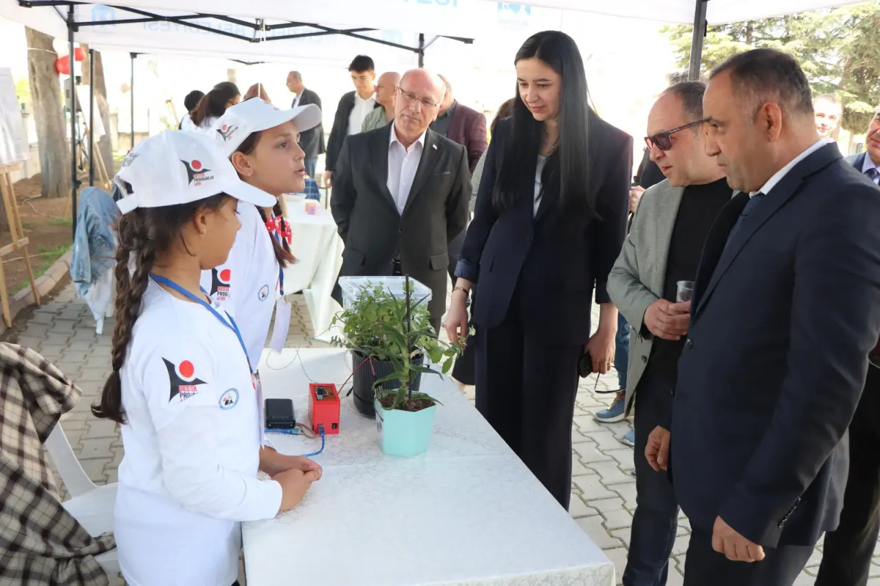 Merzifon’da Genç Beyinlerden Bilim Şovu 3