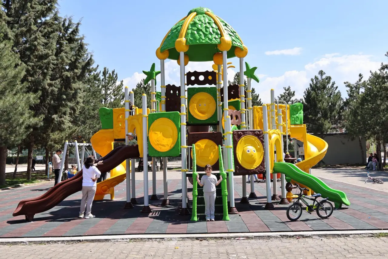 Merzifon’da Parklar Yaz Sezonuna Hazırlanıyor 4