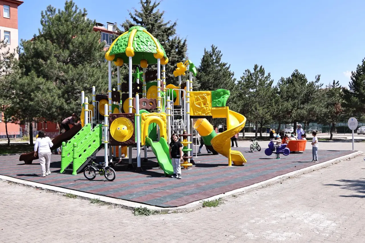 Merzifon’da Parklar Yaz Sezonuna Hazırlanıyor 3