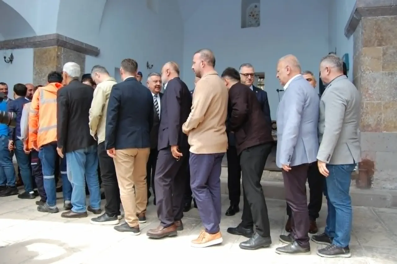 Merzifon’da protokol halkla bayramlaştı 1