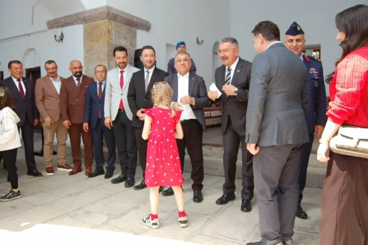 Merzifon’da protokol halkla bayramlaştı 6