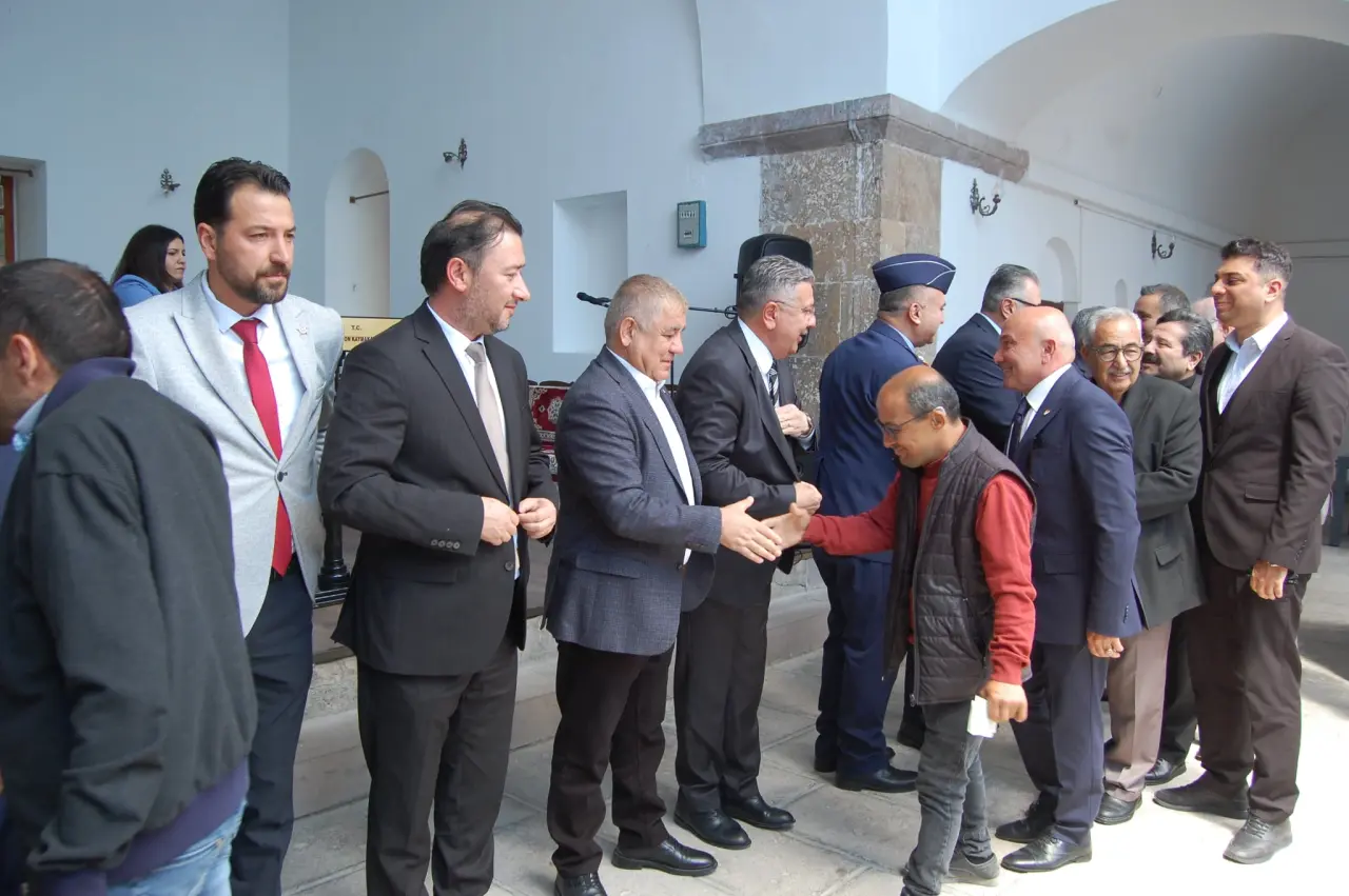 Merzifon’da protokol halkla bayramlaştı 7
