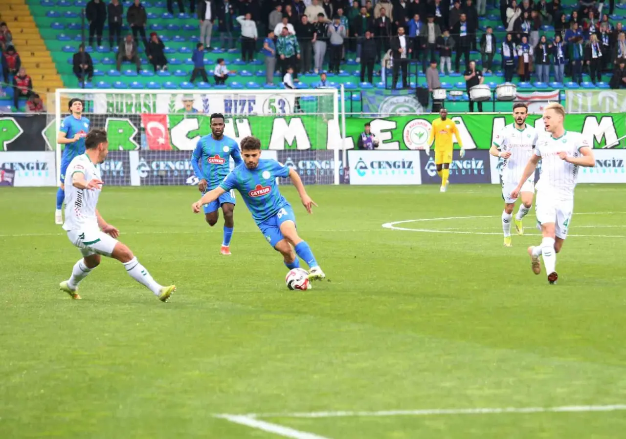 Rizespor evinde coştu 3