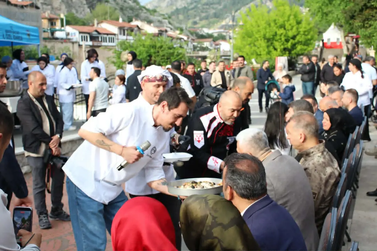Şampiyon Şef Sezer Dirican, Türk Mutfağı Haftası için Amasya’da 4
