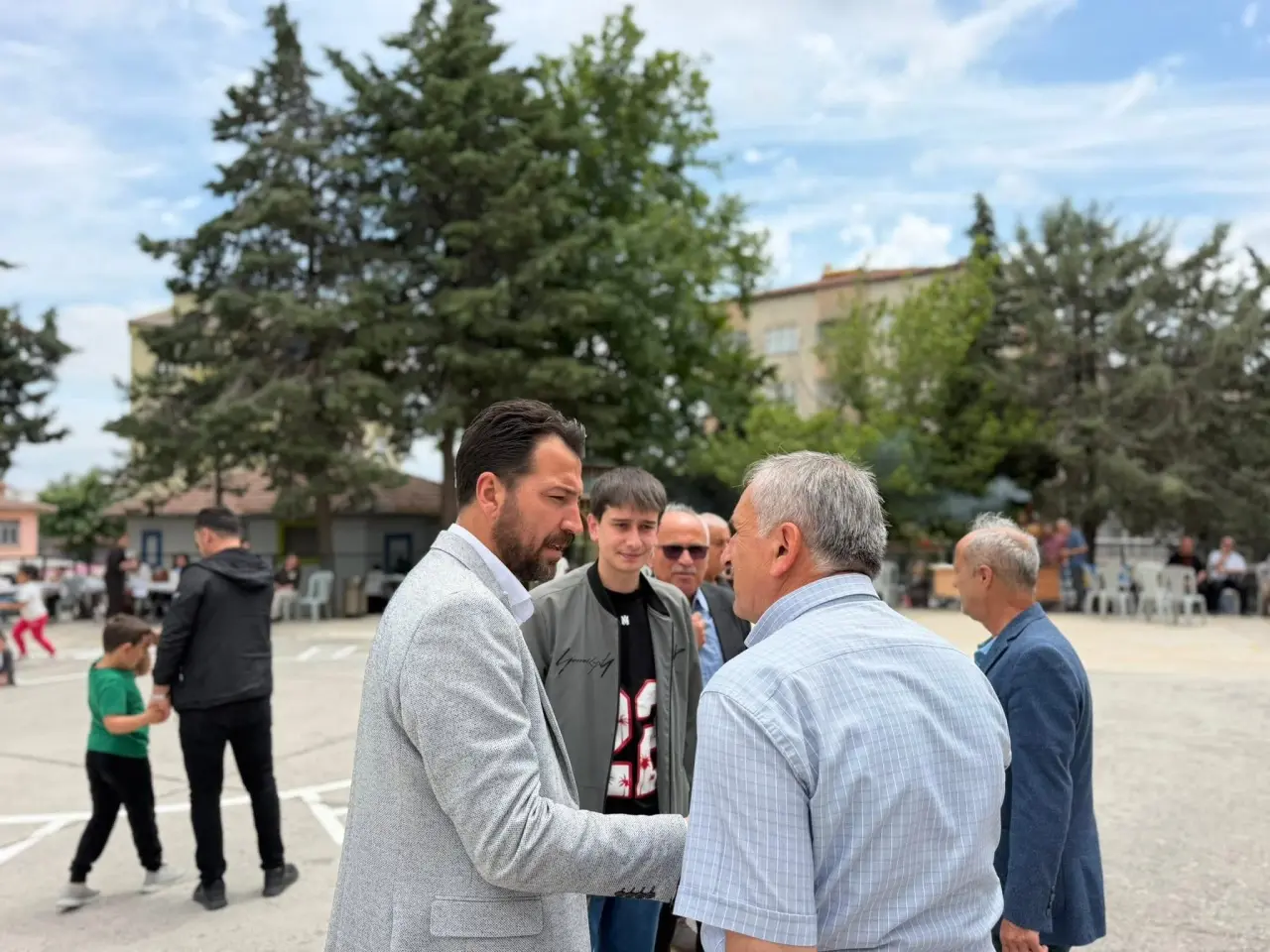 AK Parti Heyetinden Kermese Katılım 1