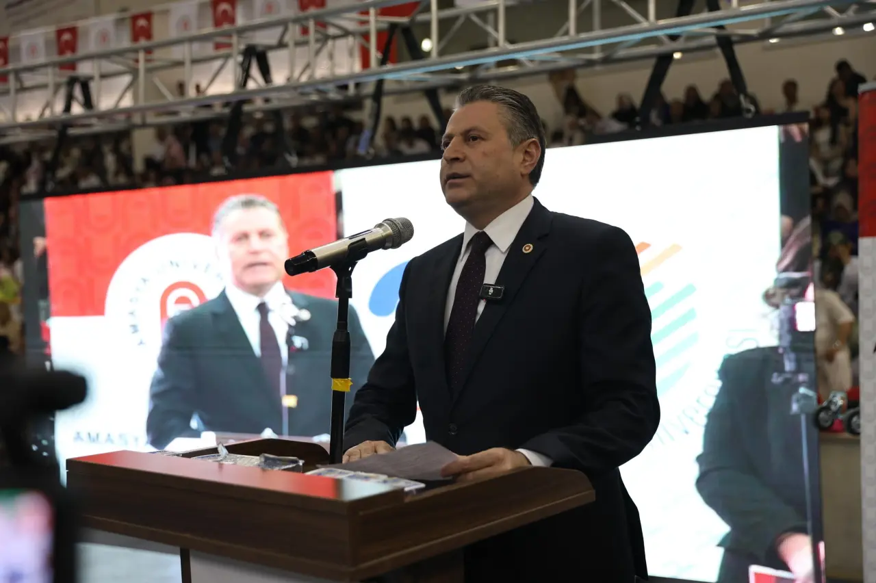 Amasya Üniversitesi’nde Mezuniyet Gözyaşlarıyla Başladı 5