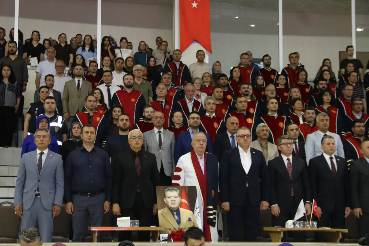 Amasya Üniversitesi’nde Mezuniyet Gözyaşlarıyla Başladı 2