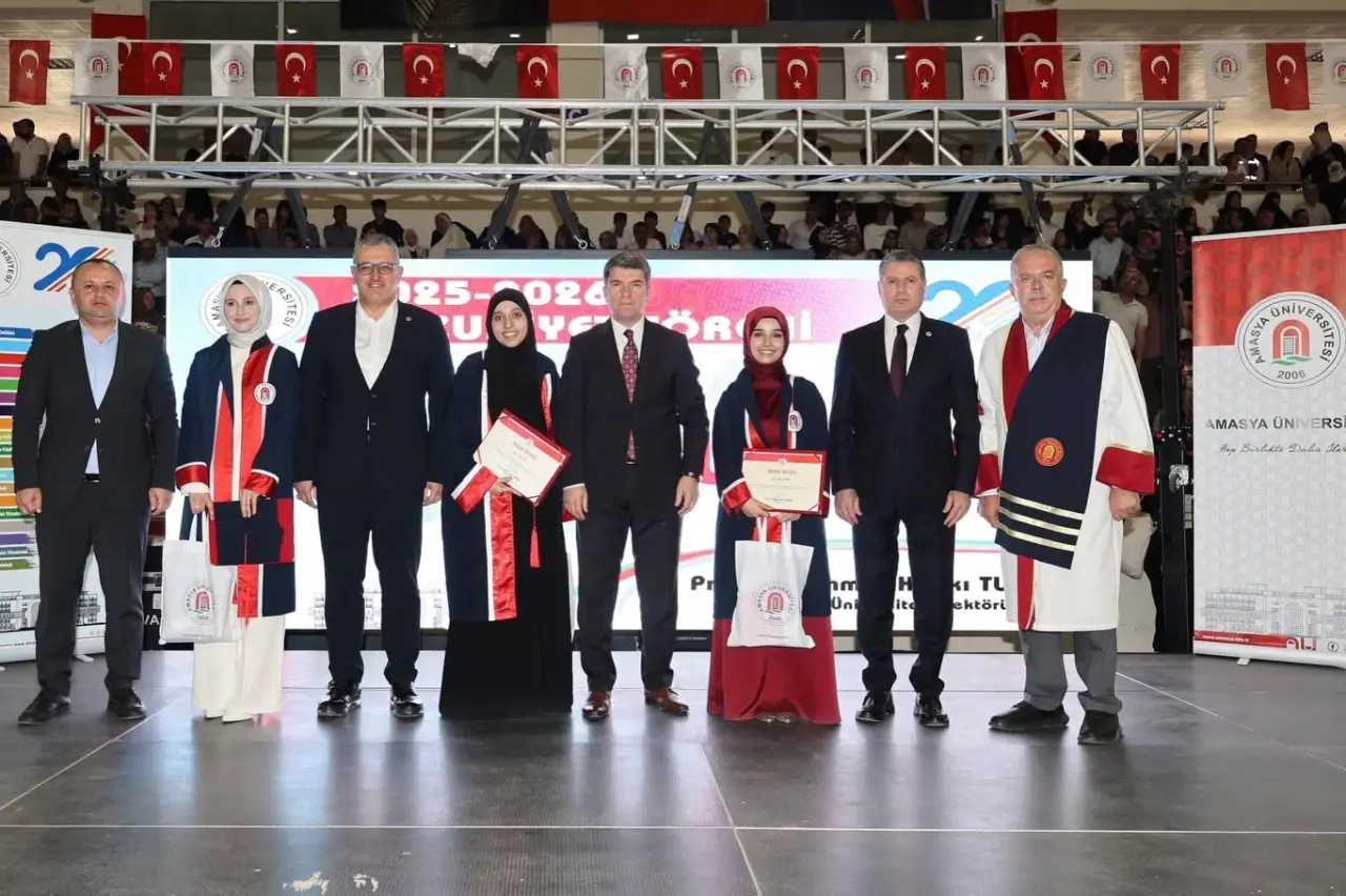 Amasya Üniversitesi’nde Mezuniyet Gözyaşlarıyla Başladı 3