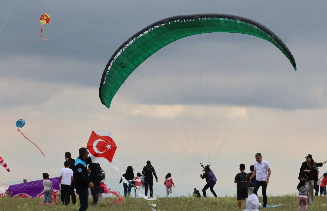 Amasya’da Gökyüzü Rengarenk Oldu! 5
