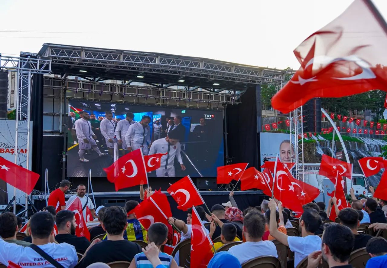 BAKAN AÇIKLADI! Milli Maç İçin Dev Ekran Kurulmayacak 2