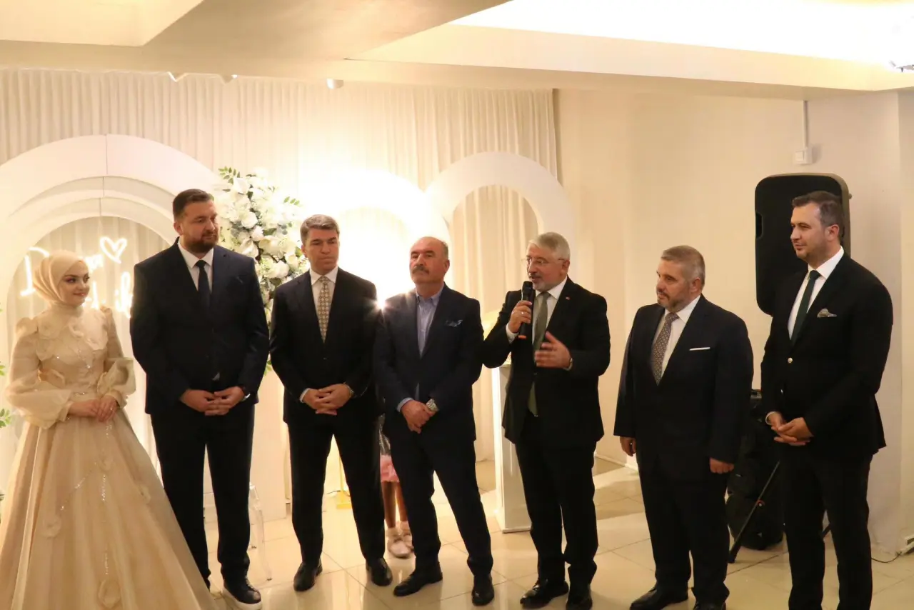 Başkan Aşgın Oğlunu Nişanladı! Amasya ve Çorum Protokolü Genç Çifti Yalnız Bırakmadı 1
