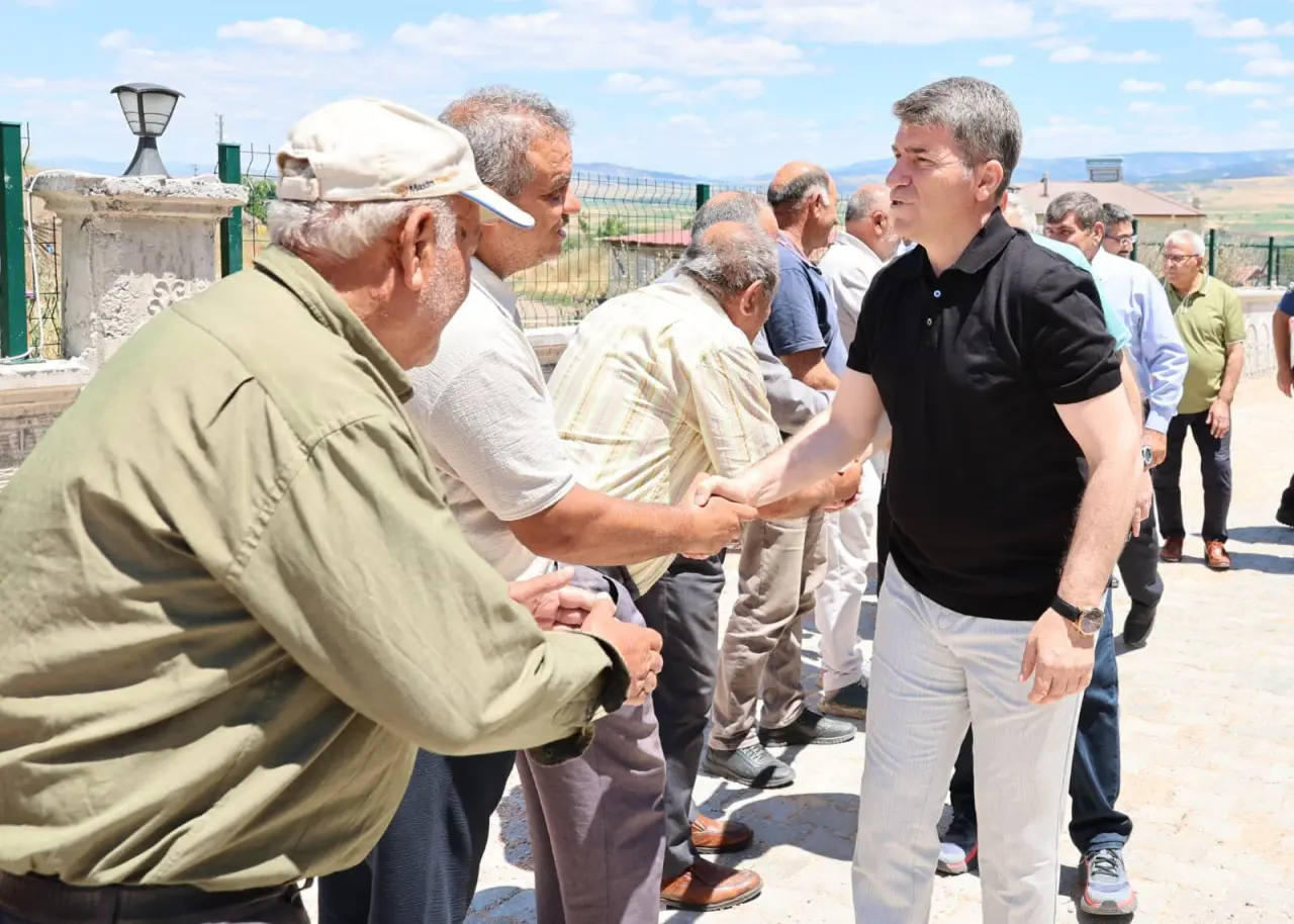 Bir Kase Aşure, Bin Gönül! Vali Bakan Şarklı Köyü'ndeydi 2