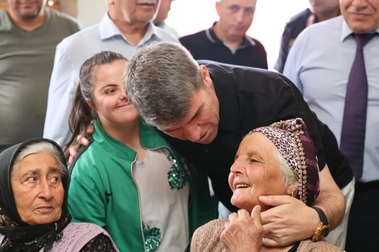 Bir Kase Aşure, Bin Gönül! Vali Bakan Şarklı Köyü'ndeydi 4