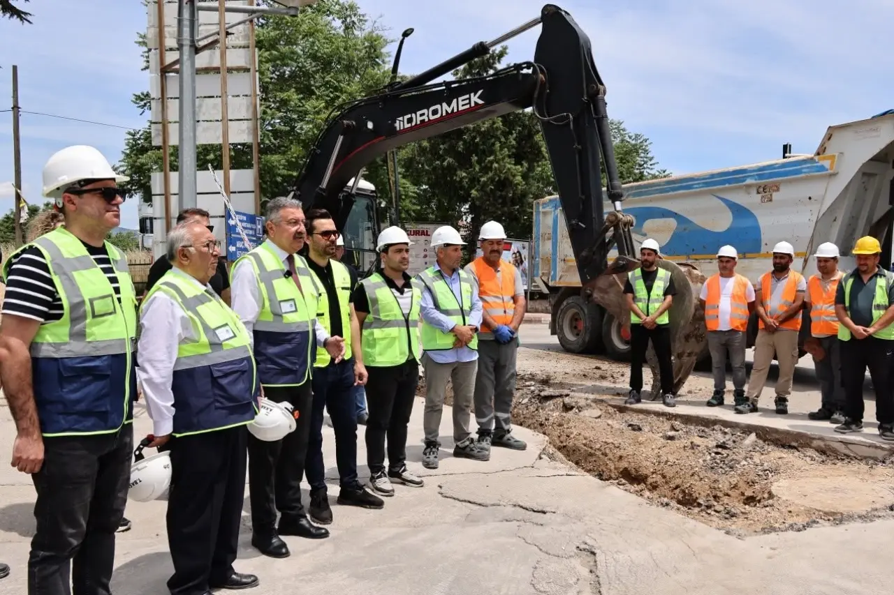 Cumhuriyet Caddesi’nde İlk Kazma Vuruldu 4