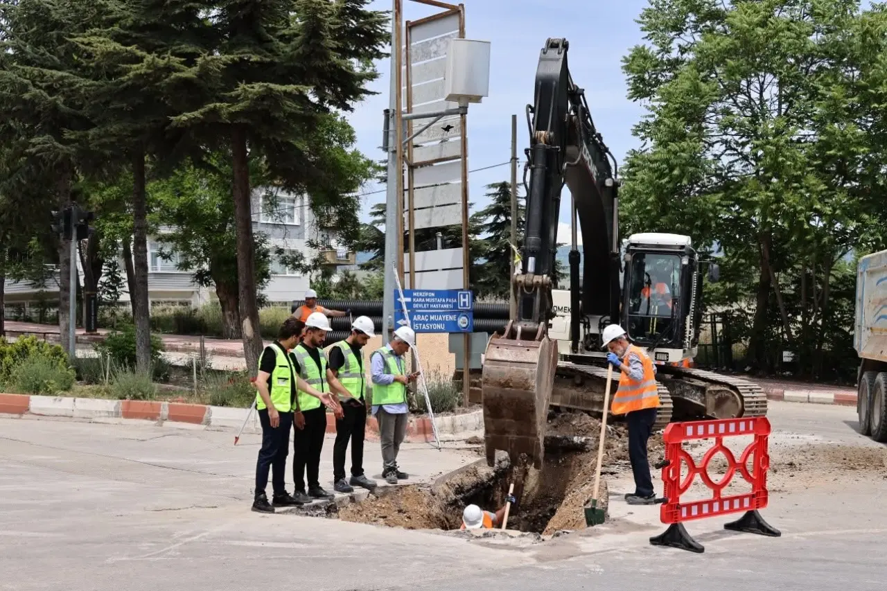 Cumhuriyet Caddesi’nde İlk Kazma Vuruldu 3
