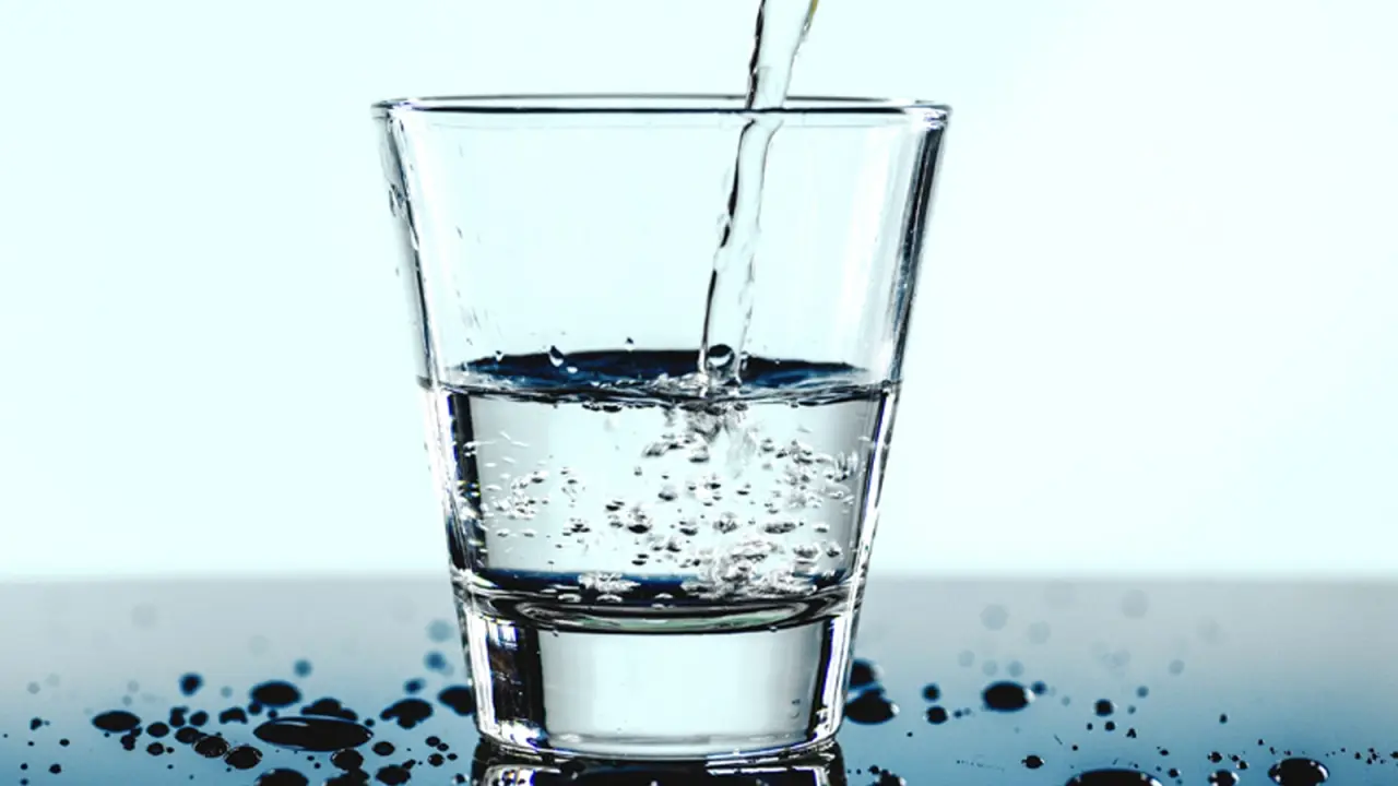 Günde Kaç Litre Su İçilmeli? Uzmanlar Sağlıklı Bireyler İçin İdeal Miktarı Açıkladı 2