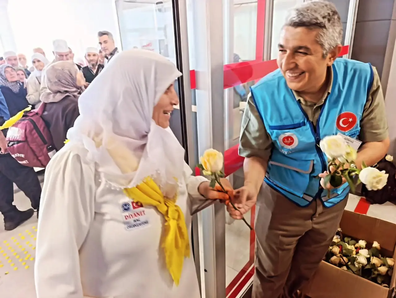 Hacılar Merzifon Havalimanı’nda Güllerle Karşılandı 2