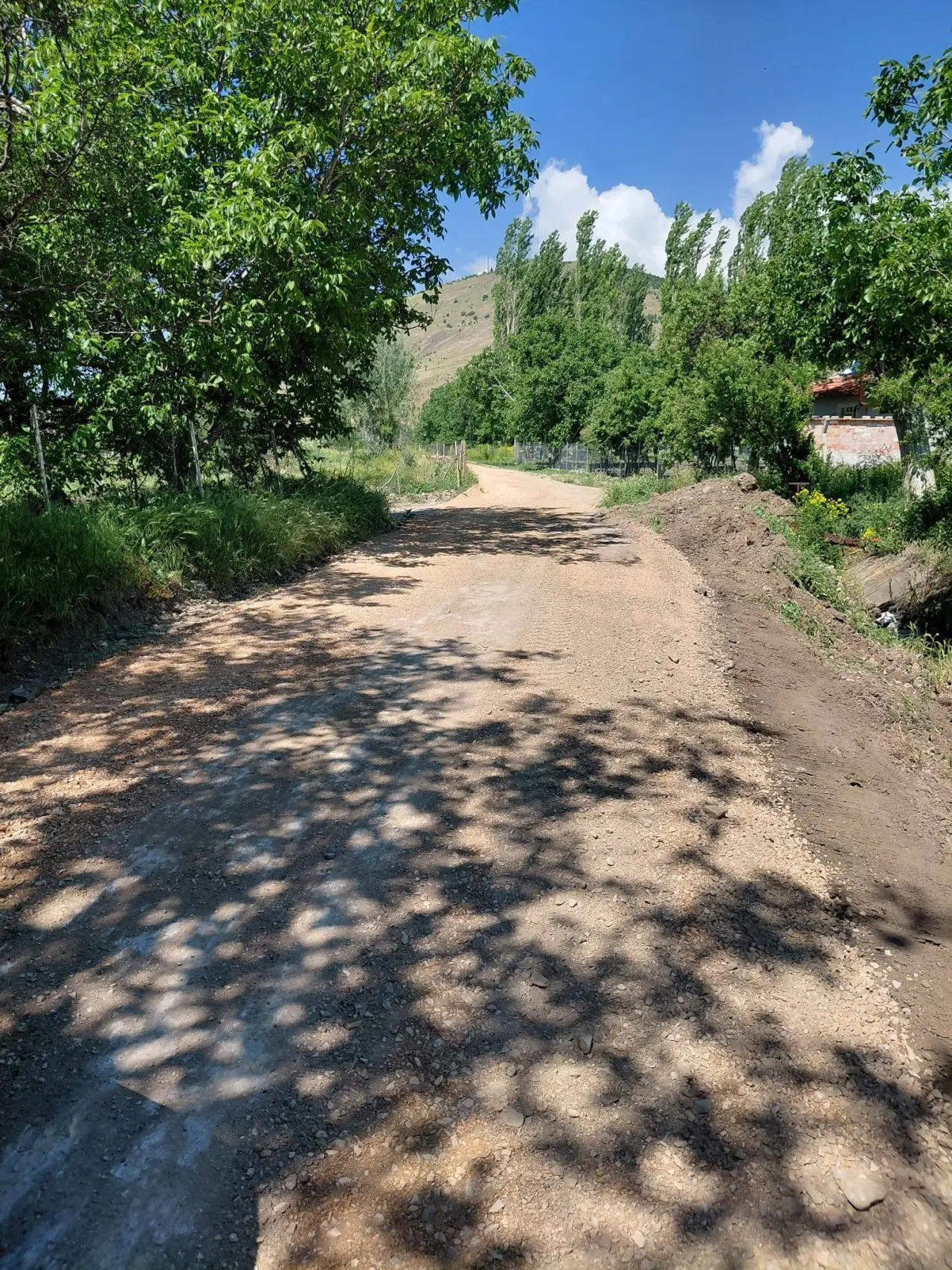 Hırka Köyü Yolları Bakımdan Geçti 6