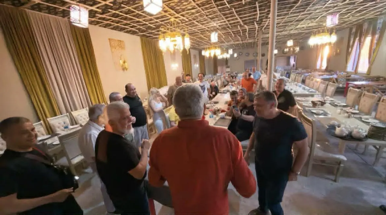 KGK Heyeti Çölde Pasta Kesti 2