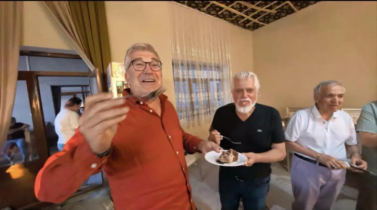 KGK Heyeti Çölde Pasta Kesti 3