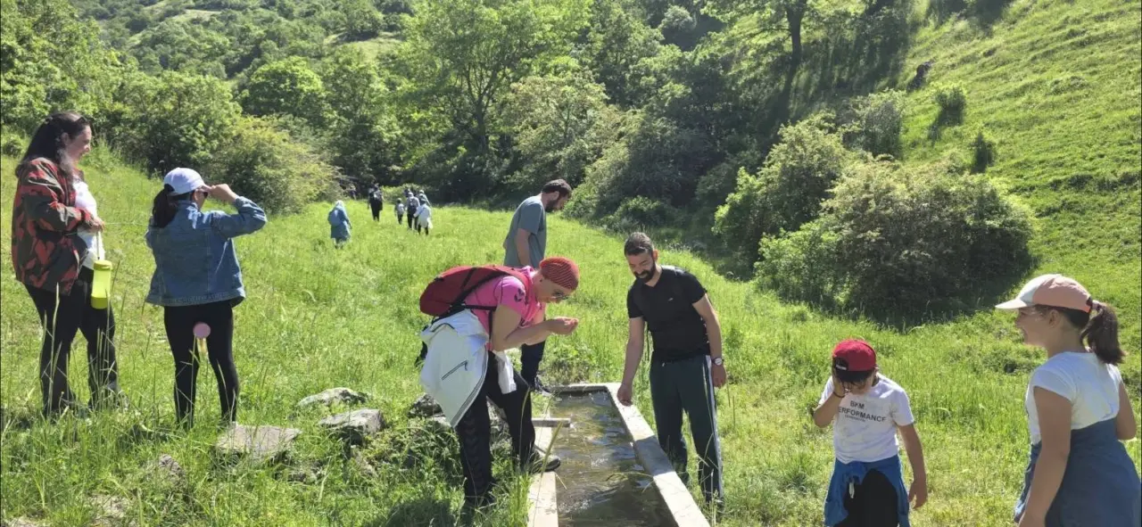Merzifon Doğaseverler’den Zorlu Vadide Doğa Yürüyüşü 5