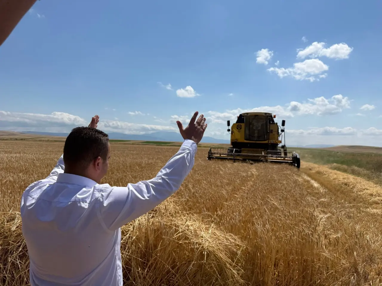 Merzifon Gençleri’nden İlk Hasat Sürprizi! Çiftçiye Sertifika, Berekete Fidan 3