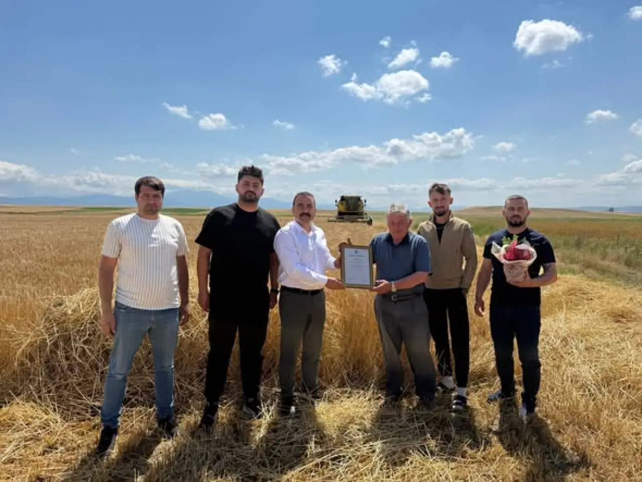 Merzifon Gençleri’nden İlk Hasat Sürprizi! Çiftçiye Sertifika, Berekete Fidan 1